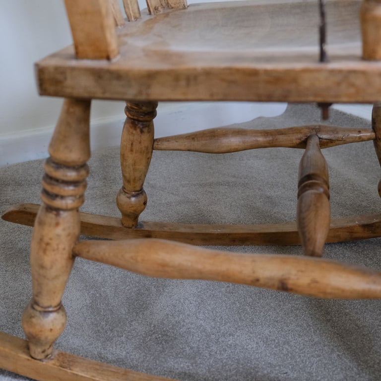 Authentic UK Country Adult Victorian Rocking Chair (c. 1870-1900)