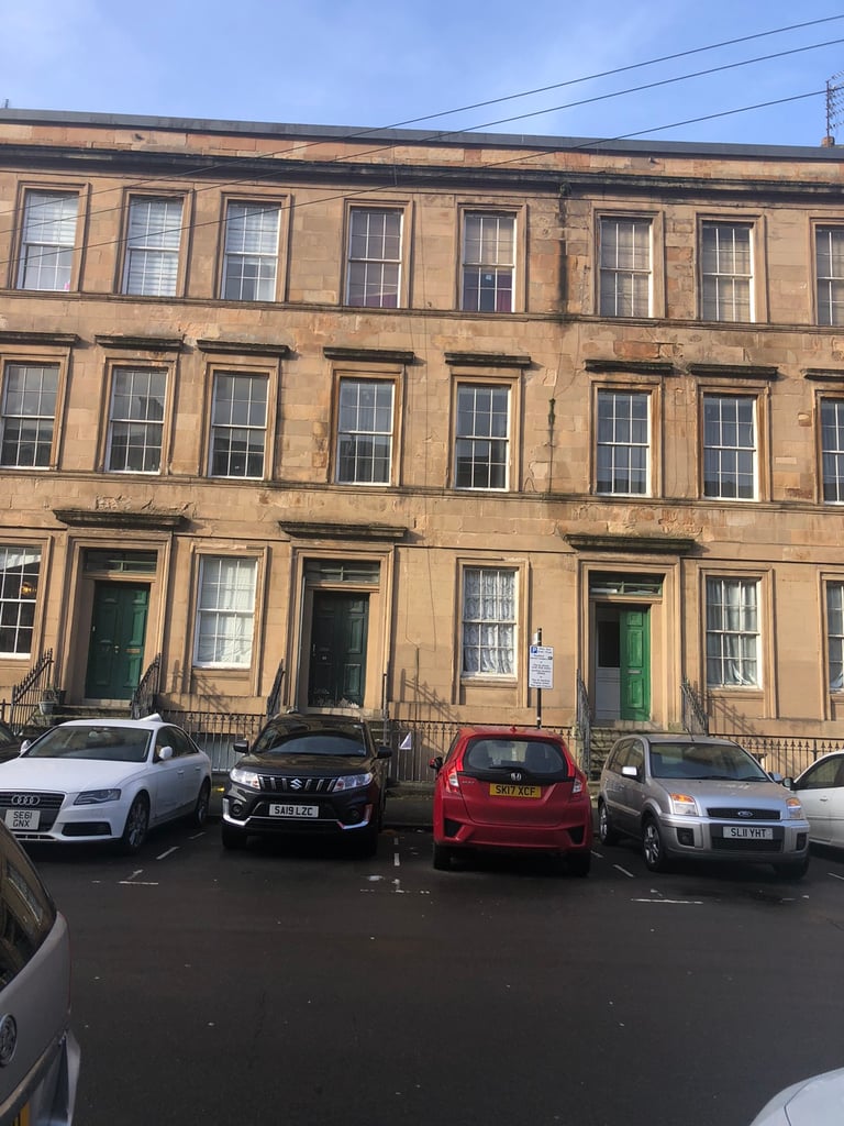 4 or 5 bedroom flat to Let in woodlands area / city c Glasgow 