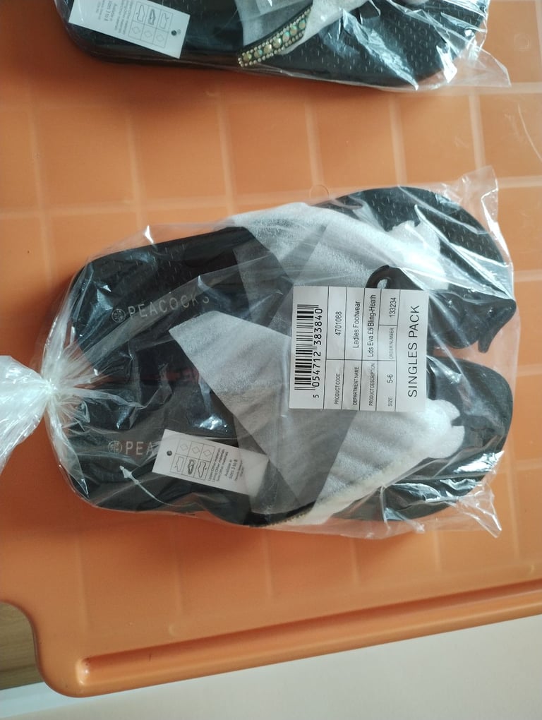 2 pairs of Peacock brand new women's slippers. Size 5-6