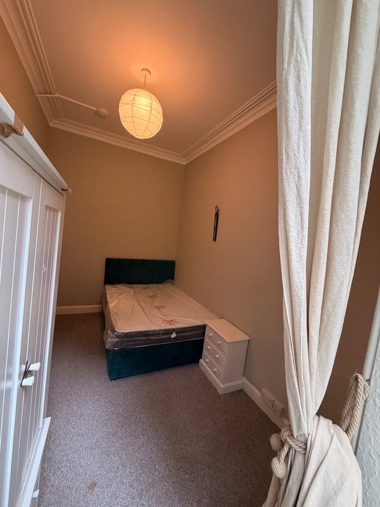 3 double room to rent EH7 4EB £800 pm