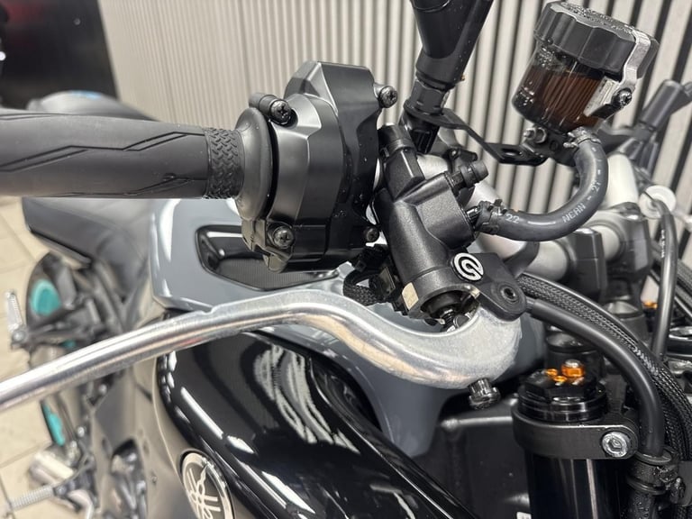 72 reg Yamaha MT10 Grey Naked sports 5571 miles, Pipeworks exuaust