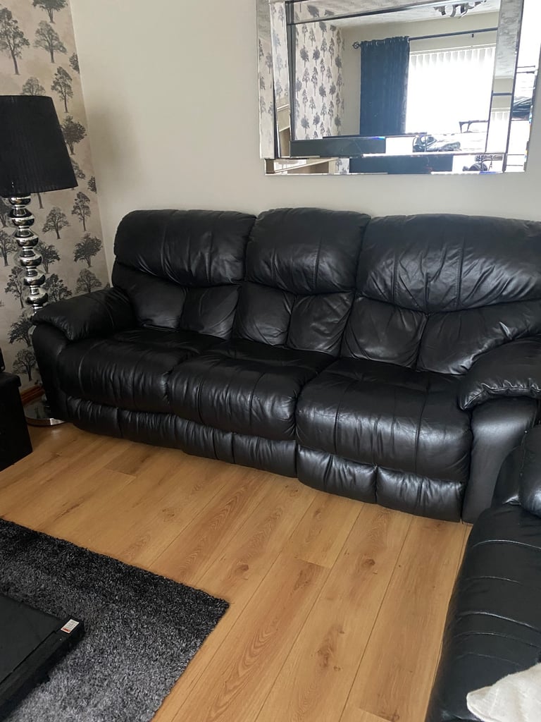 image for 3 + 2 black leather suite 