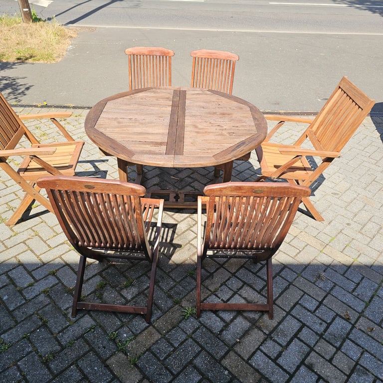 Solid teak Extendable table and x6 chairs 