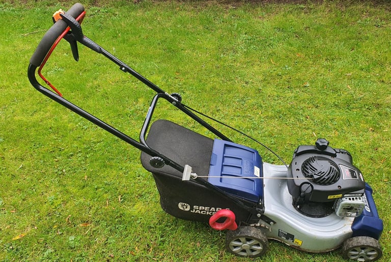 Spear&Jackson petrol push lawnmower serviced briggs and stratton petrol lawnmower free delivery 