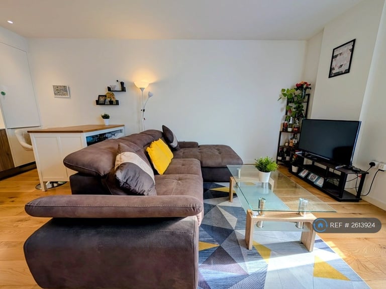 2 bedroom flat in Camberwell Passage, London, SE5 (2 bed) (#2613924)