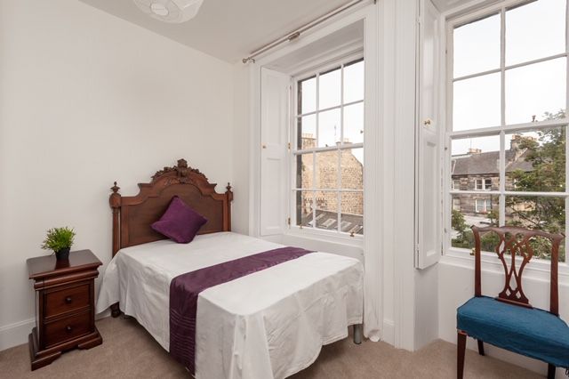 Beautiful dbl room in fully furn newly refurb flat