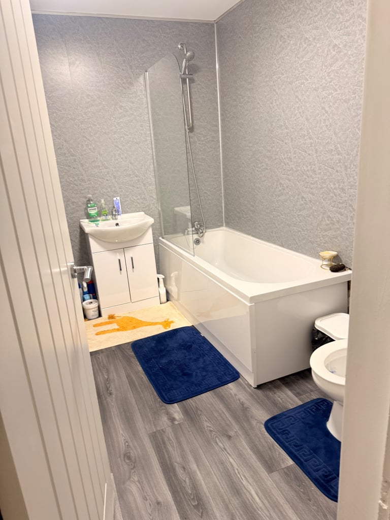 🏡 Large Double Bedroom for Rent