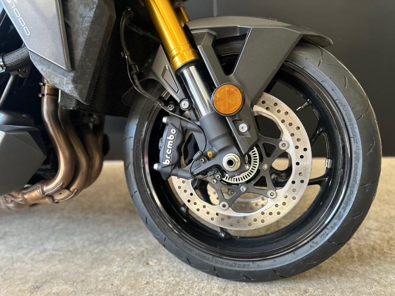 STUNNING ONE OWNER 2023/73 SUZUKI GSX-S 1000 MOTORCYCLE 