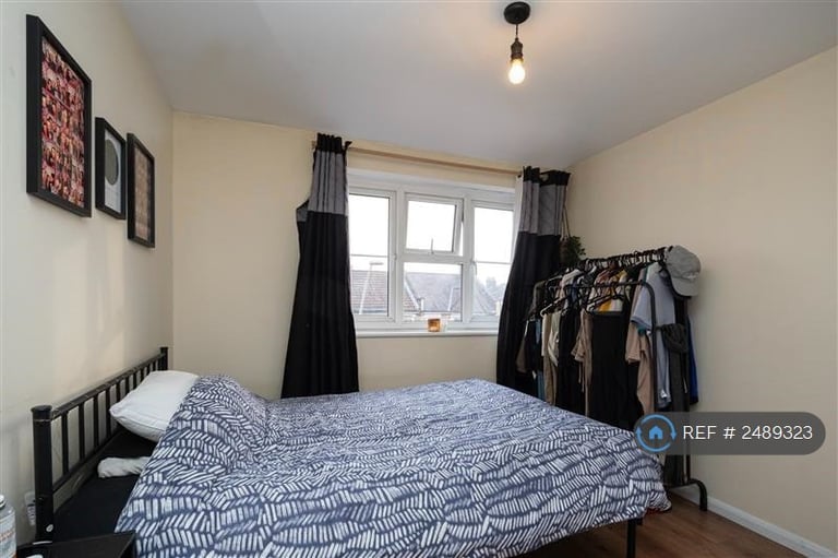 1 bedroom flat in Mill Court, London, E10 (1 bed) (#2489323)