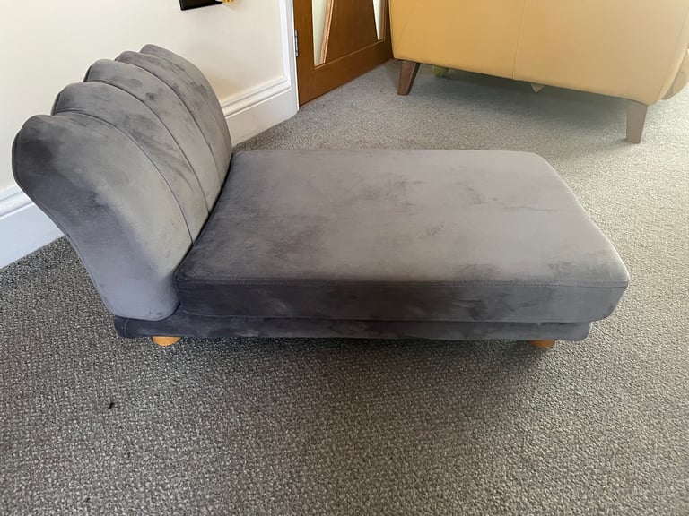 PET SOFA/CHAISE LONGUE.  PRISTINE. £15