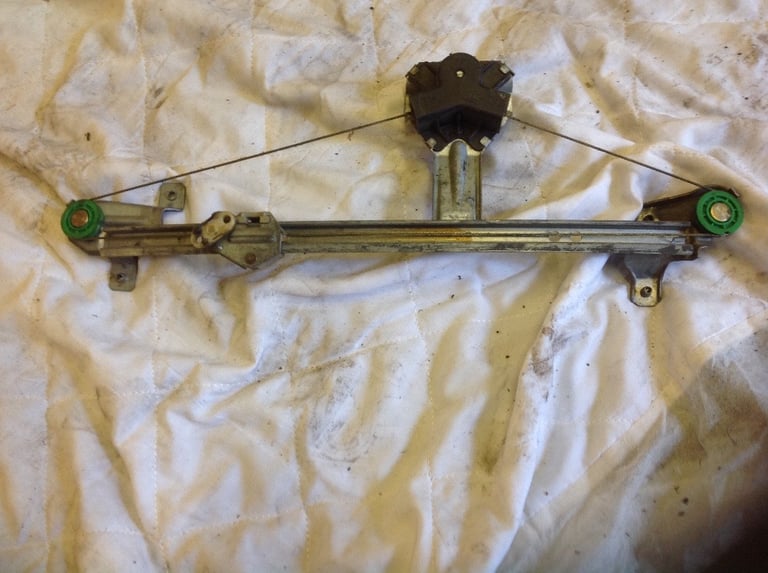Vauxhall Carlton window regulator 