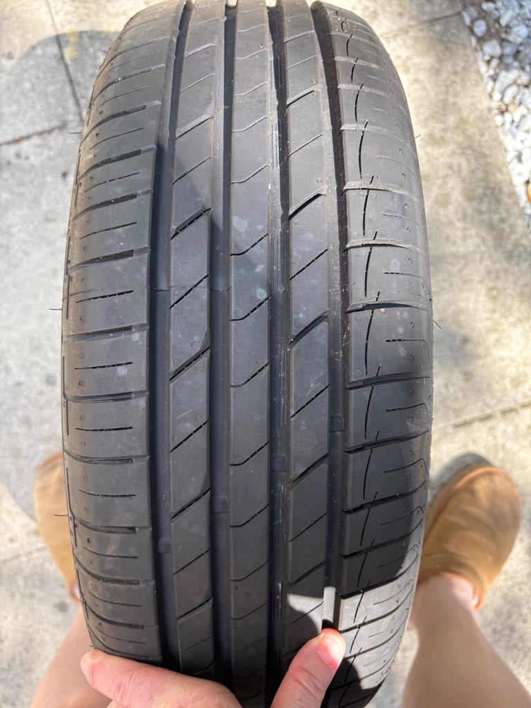 Road X nearly new car tyre 185/60R15