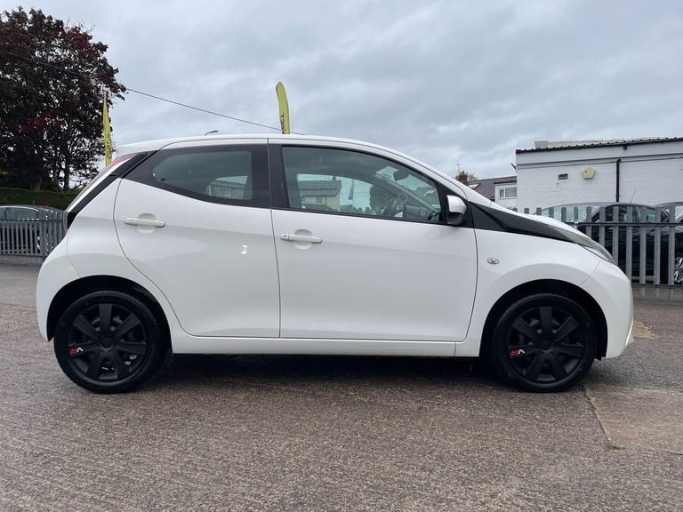  Toyota AYGO 1.0 VVT-i x-play Euro 5 5dr Euro 5 Petrol Manual