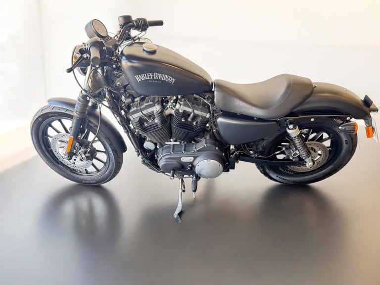 2015 Harley-Davidson Sportster 883 XL883N Iron 883