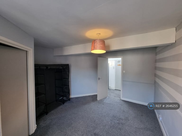 1 bedroom flat in Shirebrook Road, Sheffield, S8 (1 bed) (#2646255)