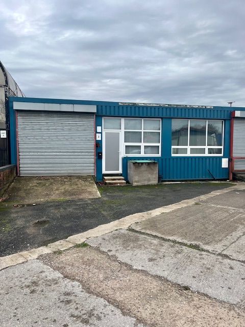Commercial Unit to Rent In L33 - £660 per month