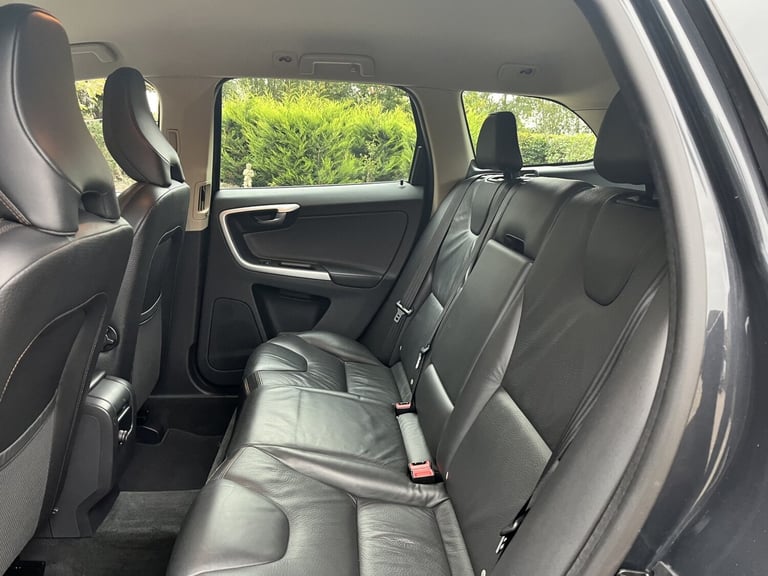 VOLVO XC60 2.4 D5 SE Lux 2011