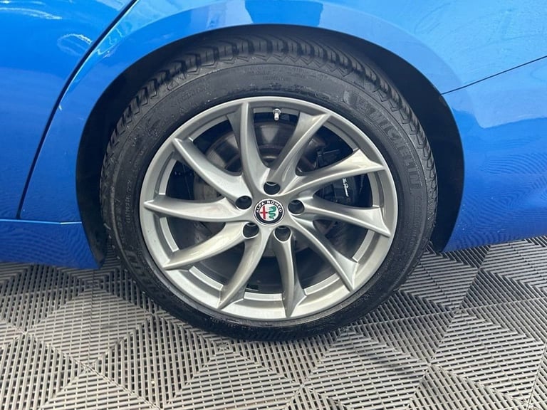 2018 Alfa Romeo Giulia 2.0T Veloce Saloon 4dr Petrol Auto Euro 6 (s/s) (280 ps) Saloon Petrol Aut...