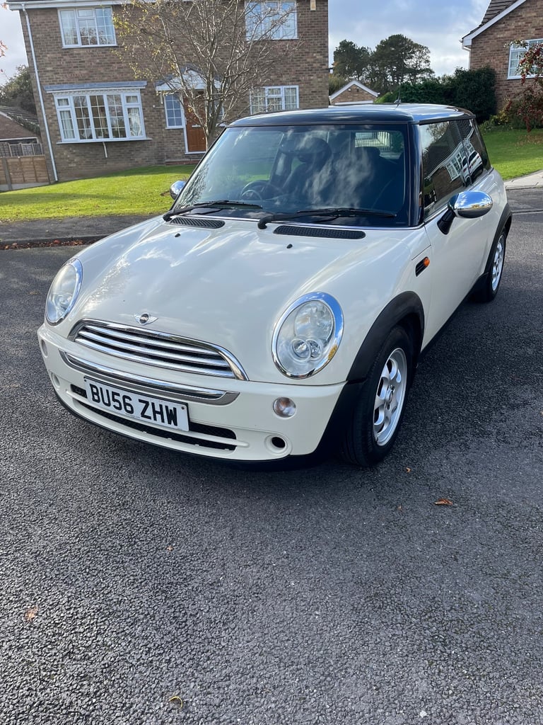 Mini Cooper 1.6 petrol 65000 miles full service history V.G.C £1650.