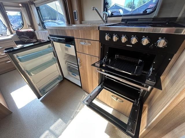 2012 STERLING DIAMOND ELITE COMPACT TOURING CARAVAN