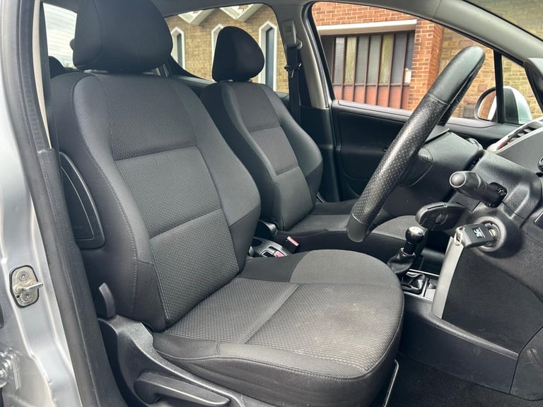 2011 Peugeot 207 1.4 VTi Sportium Euro 5 5dr HATCHBACK Petrol Manual