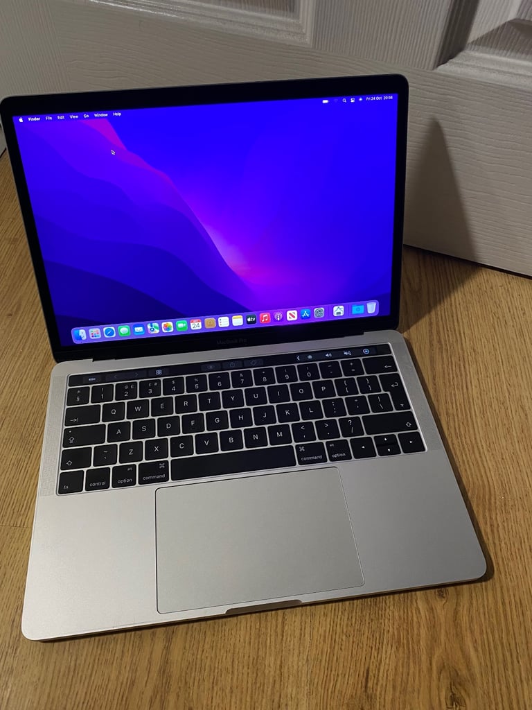 Apple MacBook Pro.  Core i7…..16 Ram. All good