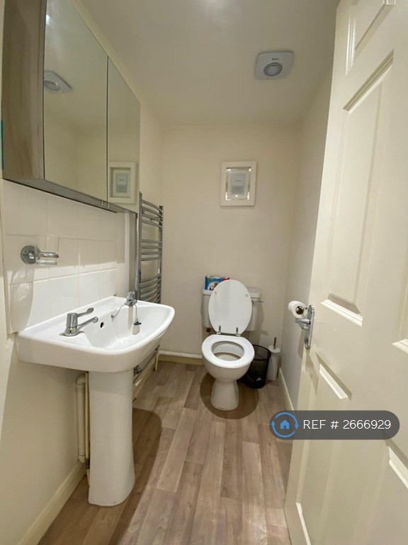 2 bedroom flat in St. James's Street, Brighton, BN2 (2 bed) (#2666929)