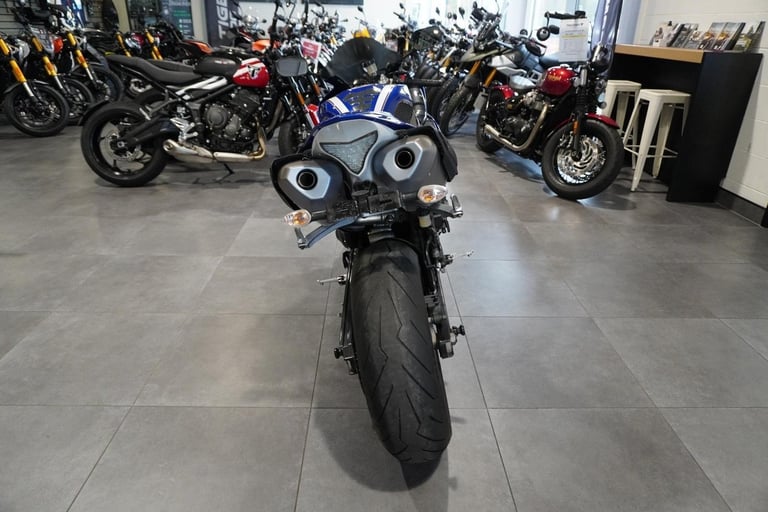 Yamaha YZF-R1 (BIG BANG) 2013, Blue with just 17829miles
