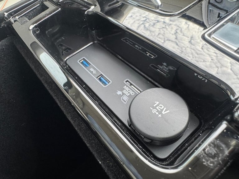 2019 Land Rover Discovery 3.0 SD V6 HSE SUV 5dr Diesel Auto 4WD Euro 6 (s/s) (306 ps) ESTATE Dies...