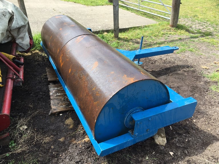 Paddock roller in very good condition