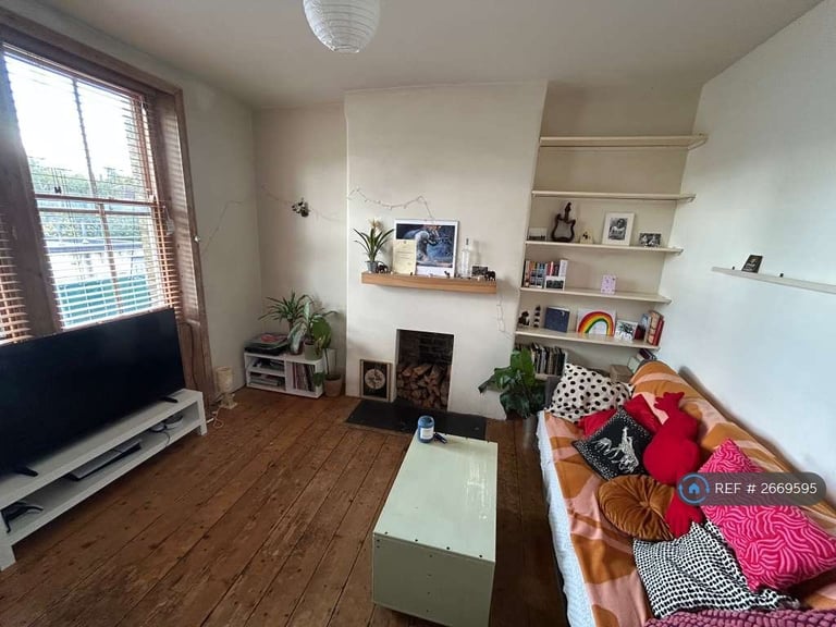 1 bedroom flat in Peacock Street, London, SE17 (1 bed) (#2669595)