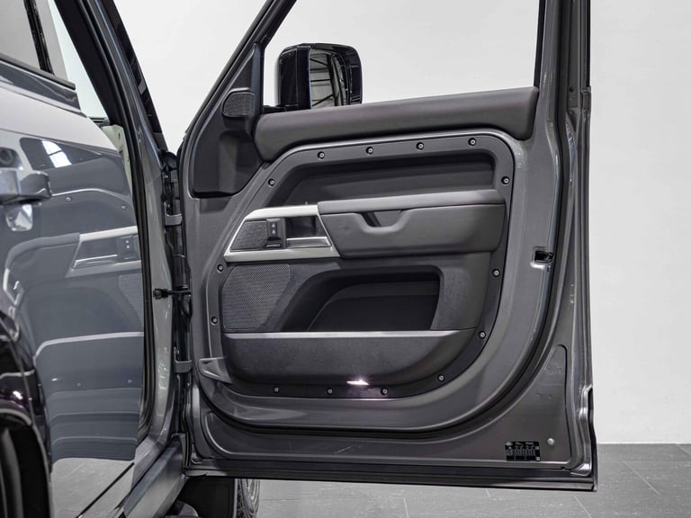  Land Rover Defender 110 3.0 D300 MHEV X-Dynamic HSE Hard Top SUV Auto 4WD MWB Euro 6 (s/s) 5dr D...