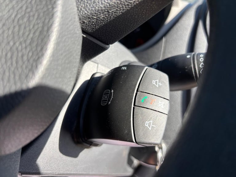 RENAULT MASTER WAV WHEELCHAIR ACCESSIBLE VEHICLE 2.3 FWD SL28 dCi 110 Business