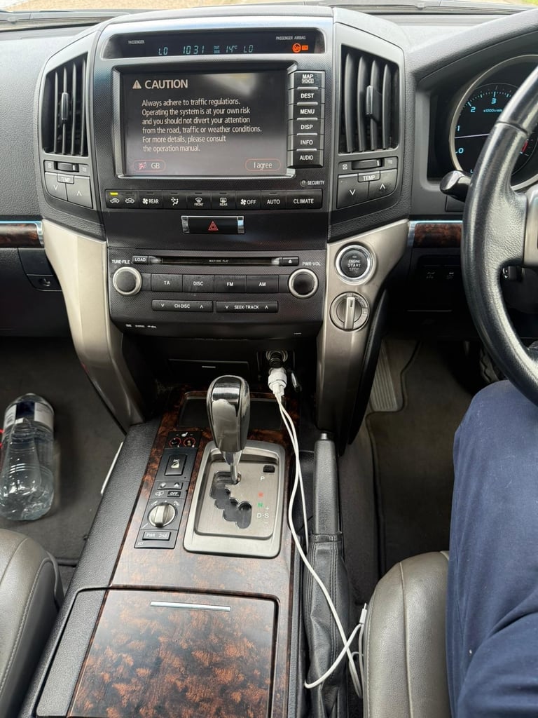 Toyota Land Cruiser v8
