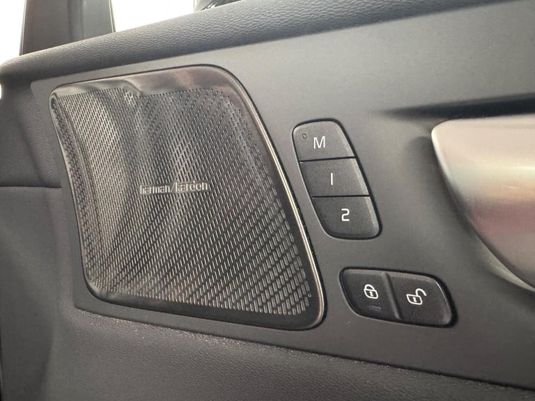 VOLVO XC60 2.0h T6 Recharge 18.8kWh Plus Auto AWD Euro 6 (s/s) 5dr 2024