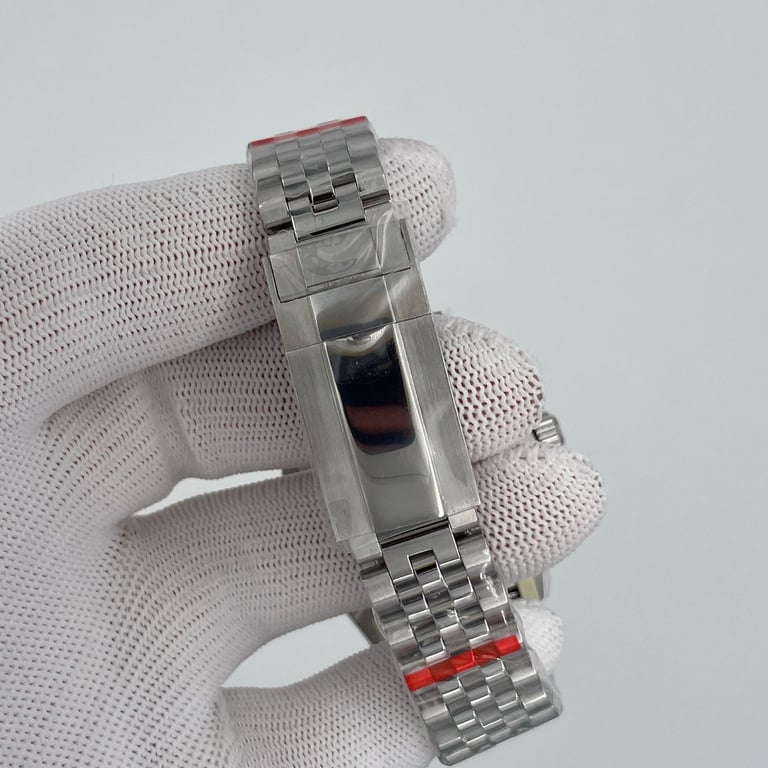 Men’s sub watch 