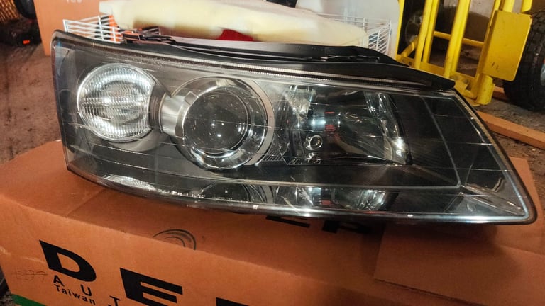 Hyundai Sonata headlamps 