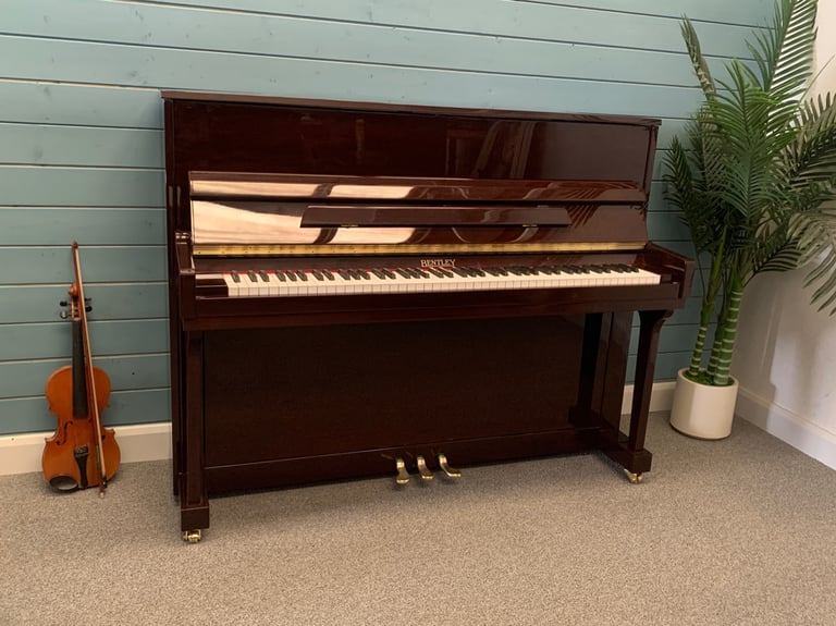 🎵🎹 QUALITY BENTLEY UPRIGHT PIANO WITH LEGS - TUNED/SERVICED/WARRANTY 🎹🎵