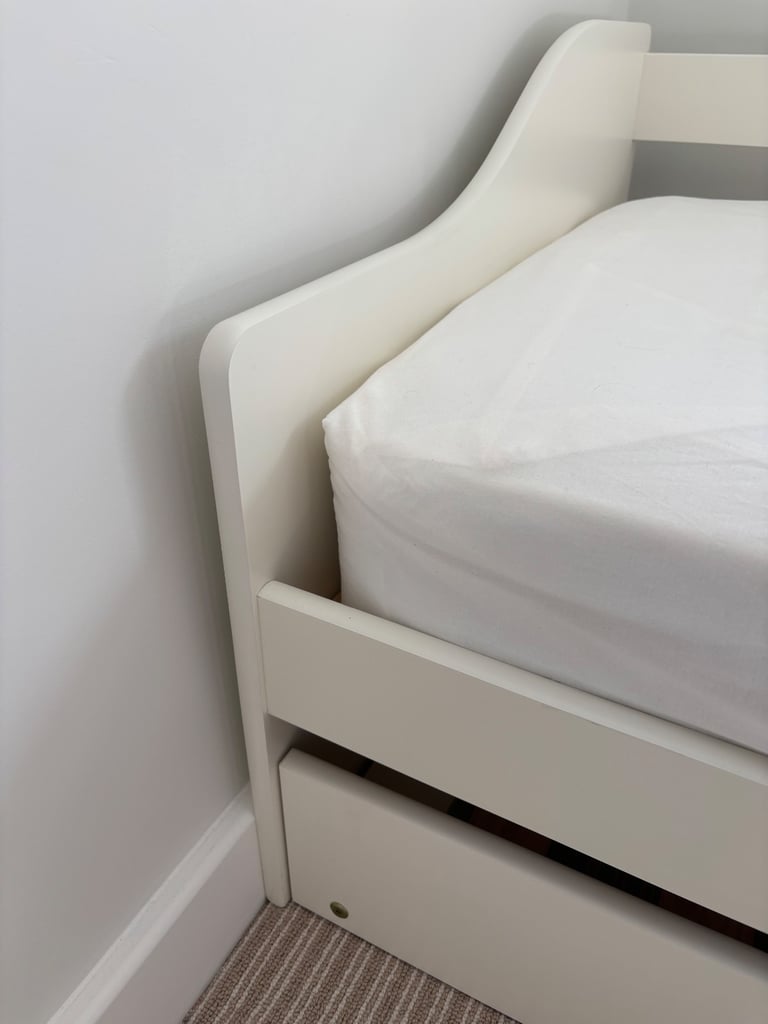 Julian Bowen Alba Day Bed - never used