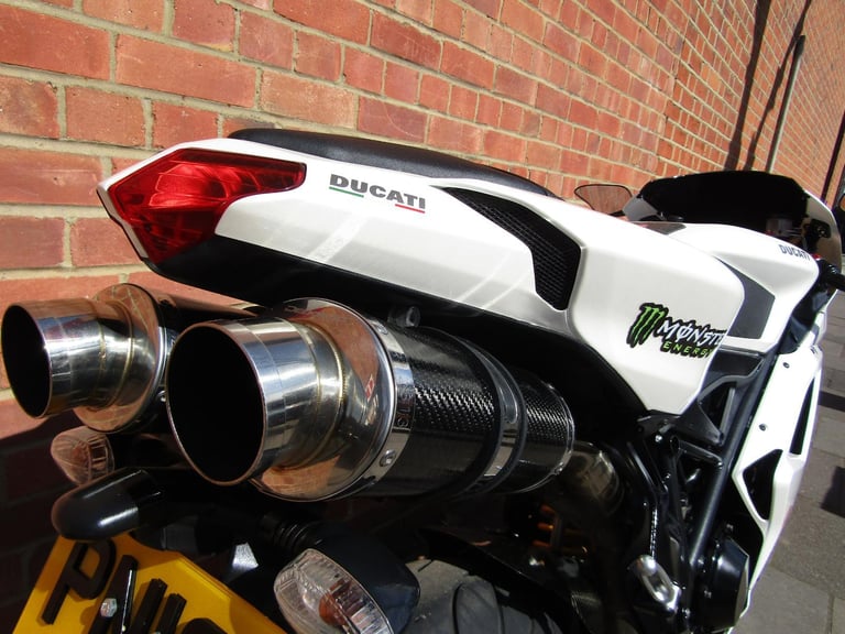 DUCATI 1198 S * PEARL WHITE * REDUCED * LOVELY BIKE * PLATE**EXTRAS**CARBON**