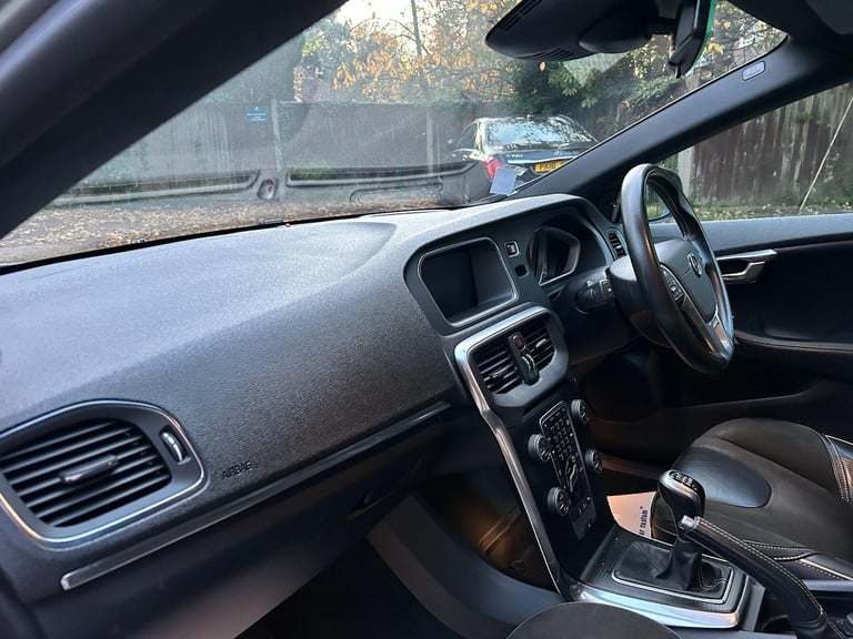 2017 Volvo V40 2.0 T2 R-Design Euro 6 (s/s) 5dr HATCHBACK Petrol Manual