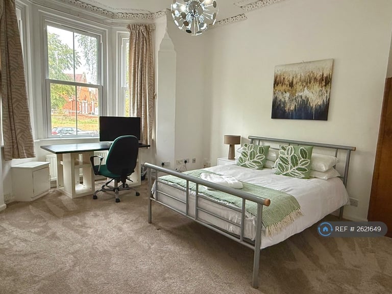 image for 4 bedroom flat in Clapham Road, Bedford, MK41 (4 bed) (#2621649)