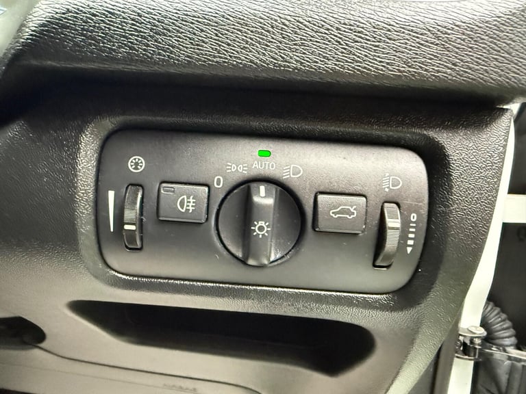 2015 Volvo V40 2.0 T2 R-Design Hatchback 5dr Petrol Manual Euro 6 (s/s) (122 ps) HATCHBACK Petrol...