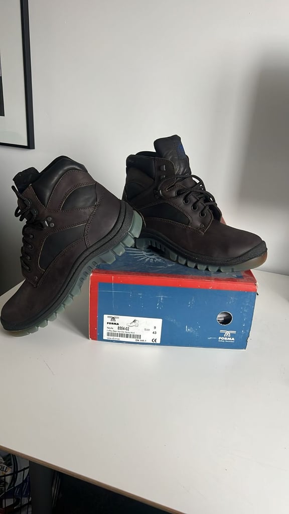 image for FORMA - Sprinter Safety Boots (UK 9)