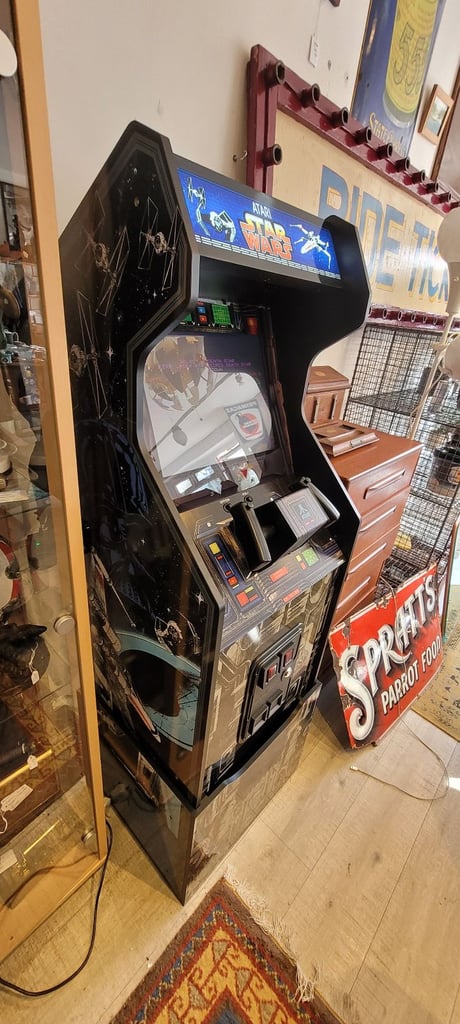 Vintage starwars Arcade machine atari