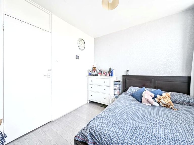 image for Bright and spacious room in Southfields