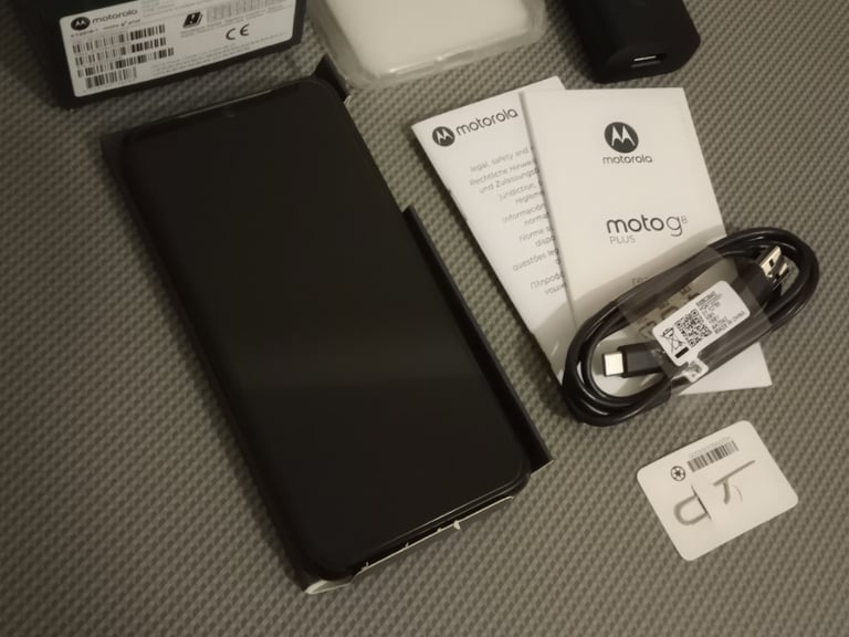 Motorola G8 Plus limited edition colour fully boxed excellent condition