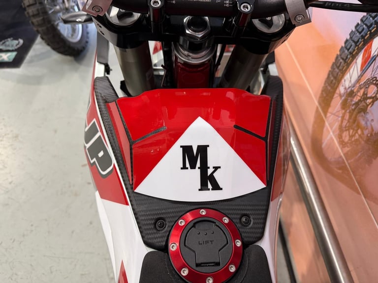 AJP PR7 (650cc) 2025 NEW