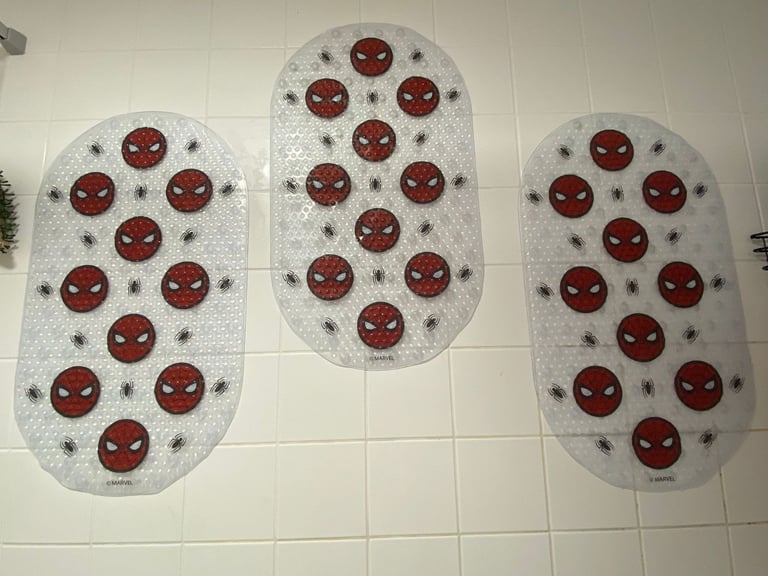 3x spiderman bath mats 