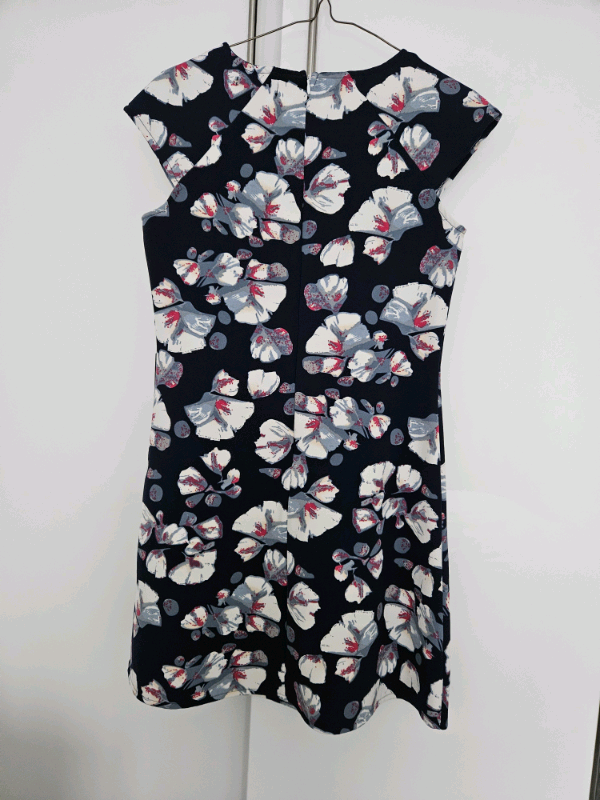 Select women's dress size 8